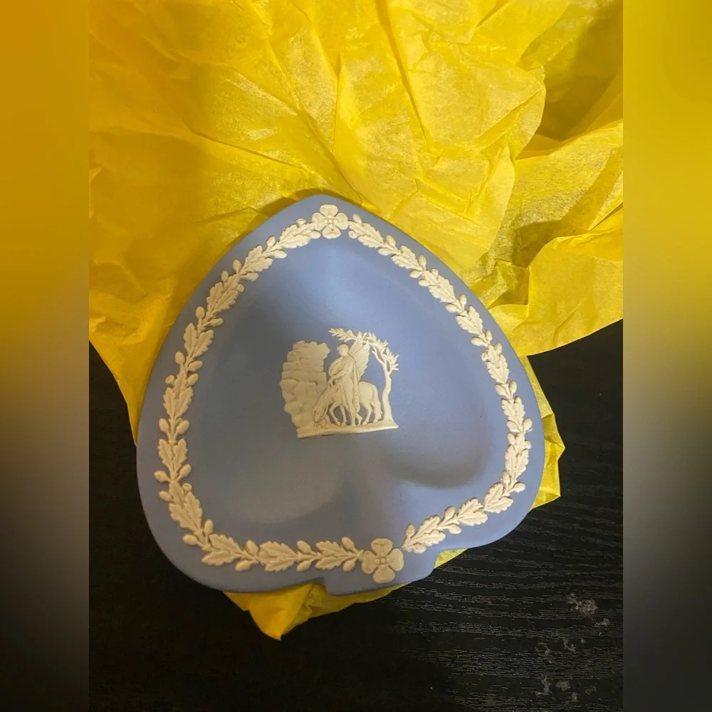 2 vintage ceramic blue dishes WedgWood England